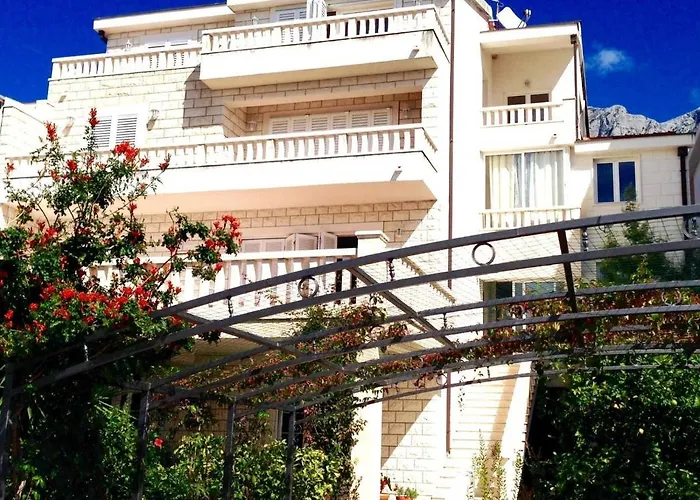 Apartments With A Parking Space Makarska - 20436