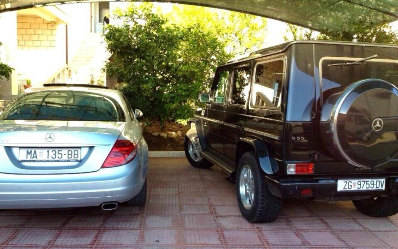 With A Parking Space - 20436