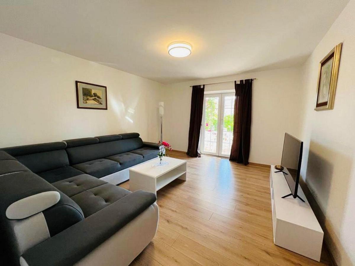 With A Parking Space - 20436 Makarska